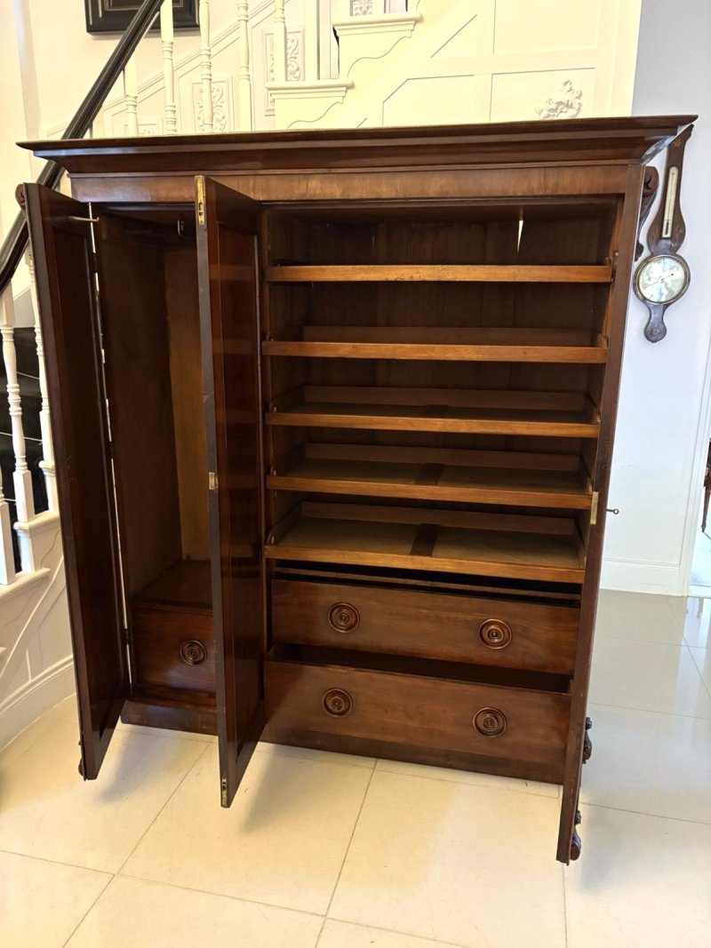 Antique Victorian Quality Figured Mahogany Three Door Wardrobe - Image 4